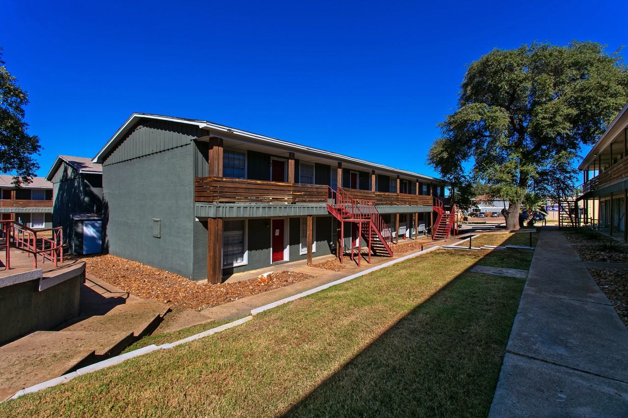 3300 South College Avenue #D9 - Photo 4 of 5