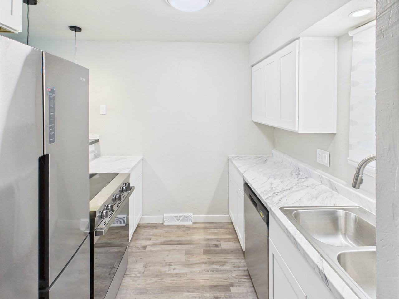 1044 Coronado Parkway South #C - Photo 2 of 31