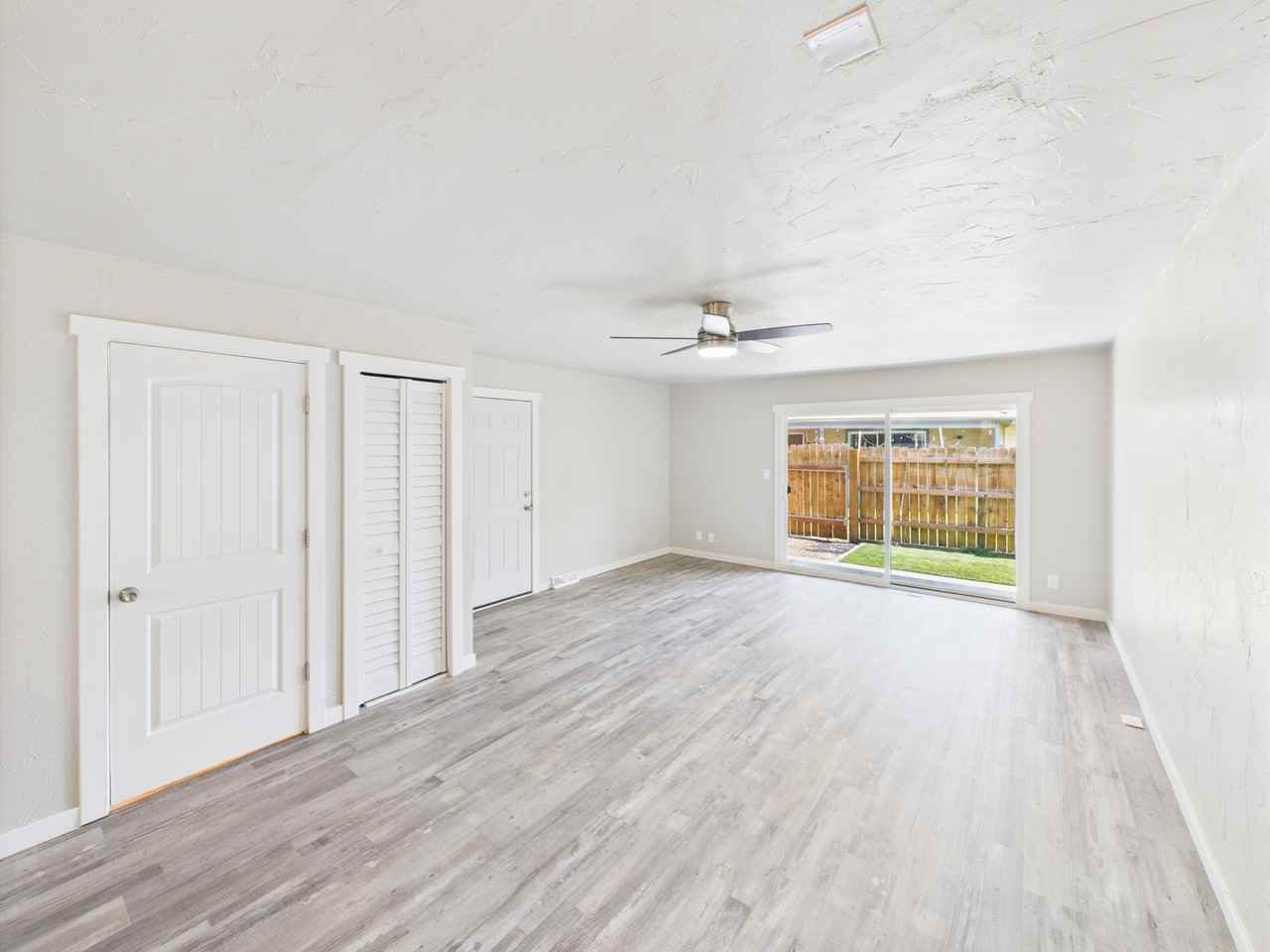 1044 Coronado Parkway South #C - Photo 6 of 31