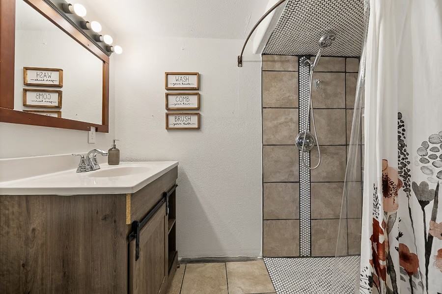 718 East Boulevard #NA - Photo 4 of 17