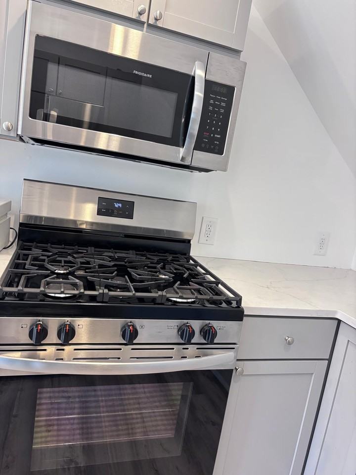 44 Elmwood Place #3 - Photo 4 of 12