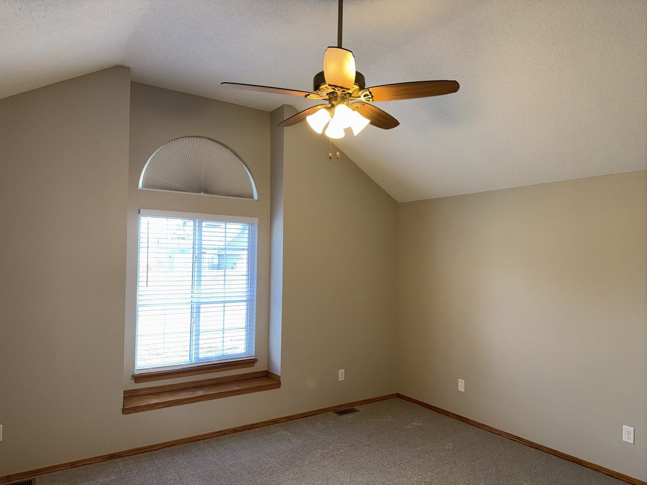 1817 N Pine Grove St #NA - Photo 6 of 21