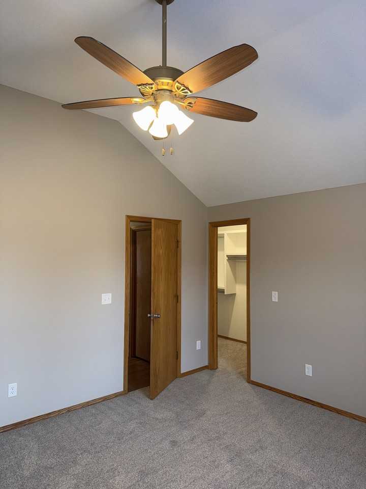 1817 N Pine Grove St #NA - Photo 7 of 21