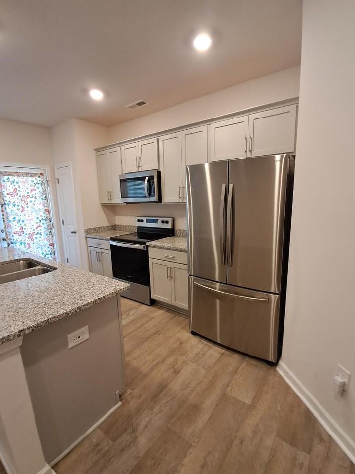 1204 Gracie Lane - Photo 3 of 11