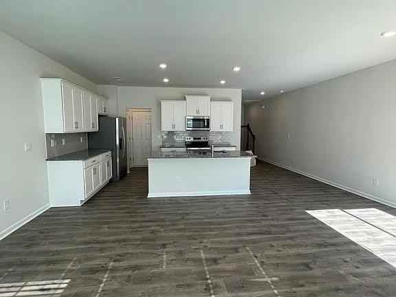 1448 Amberview Ln - Photo 4 of 20