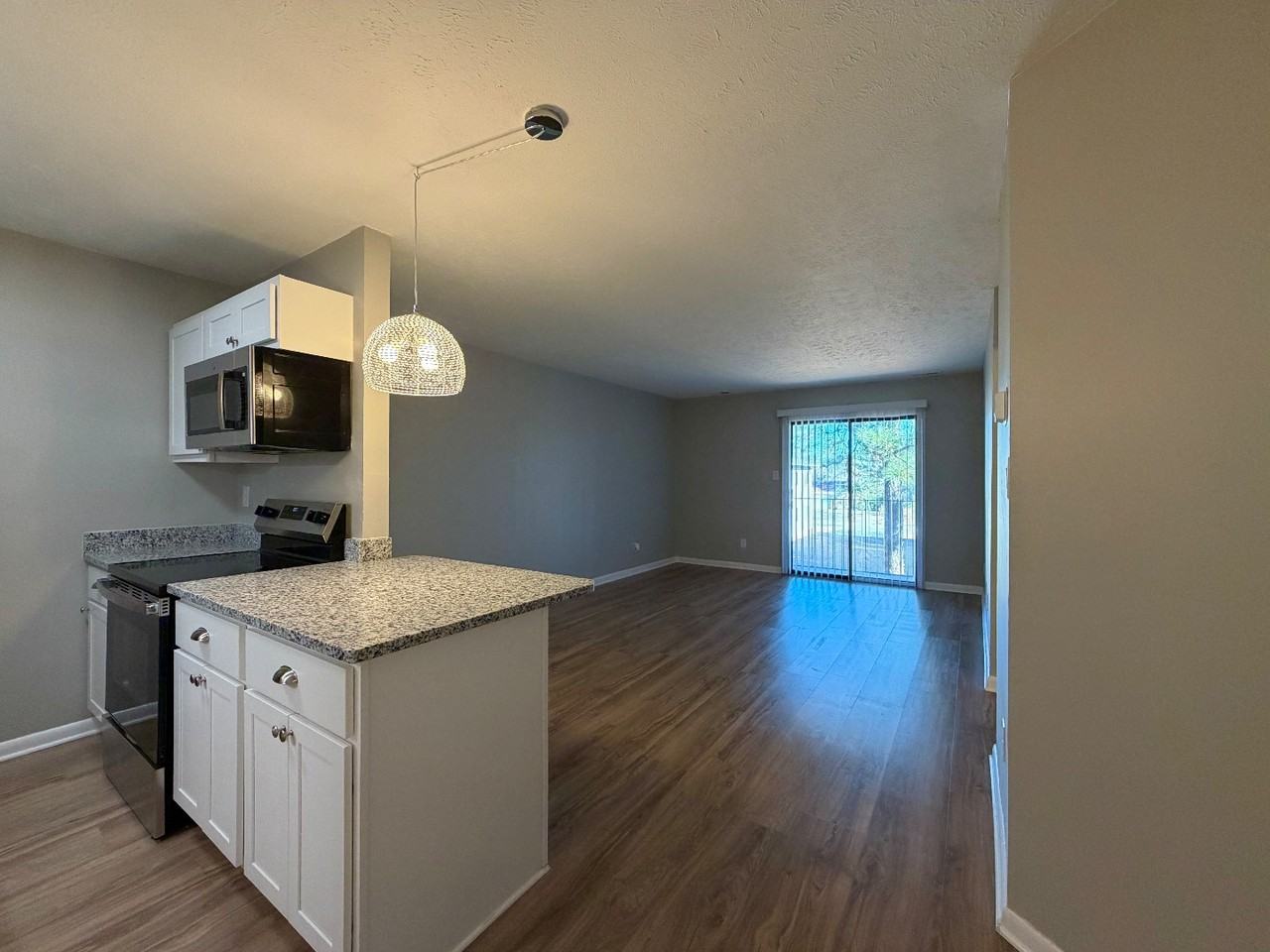 1128 Southwood Dr - Photo 3 of 20