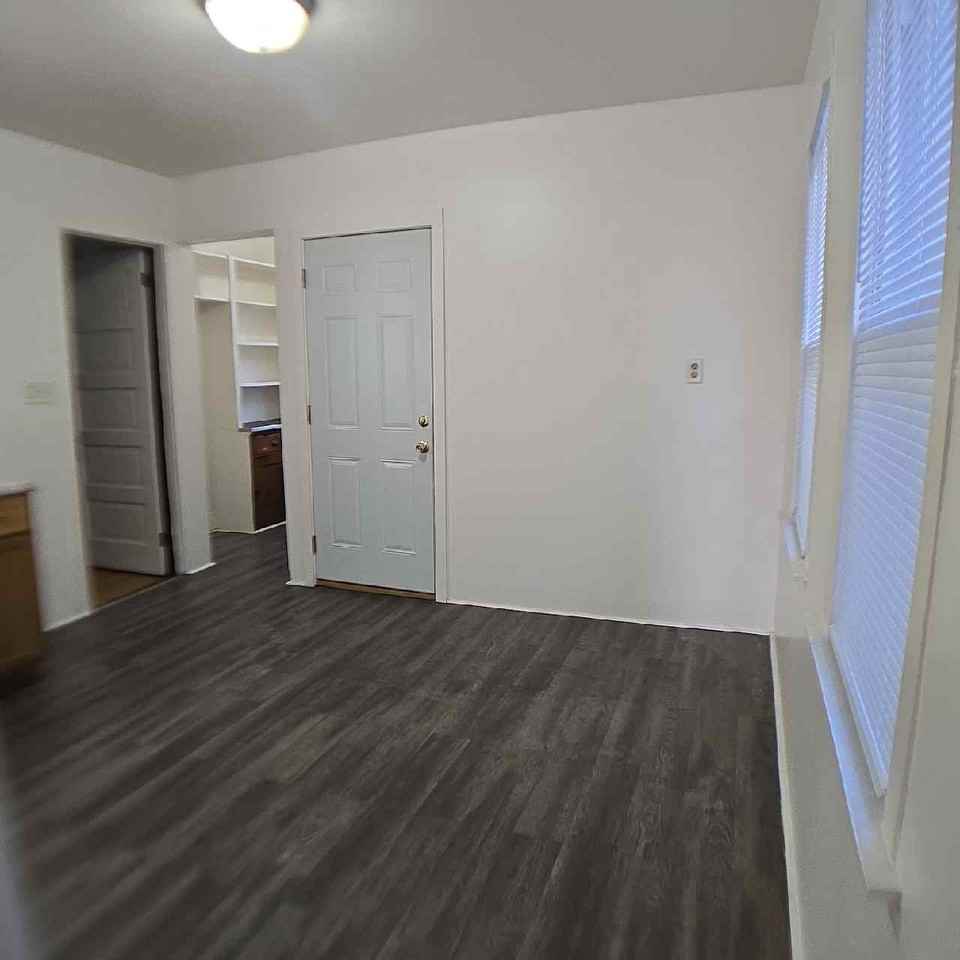 254 East Keefe Avenue #252 - Photo 3 of 8
