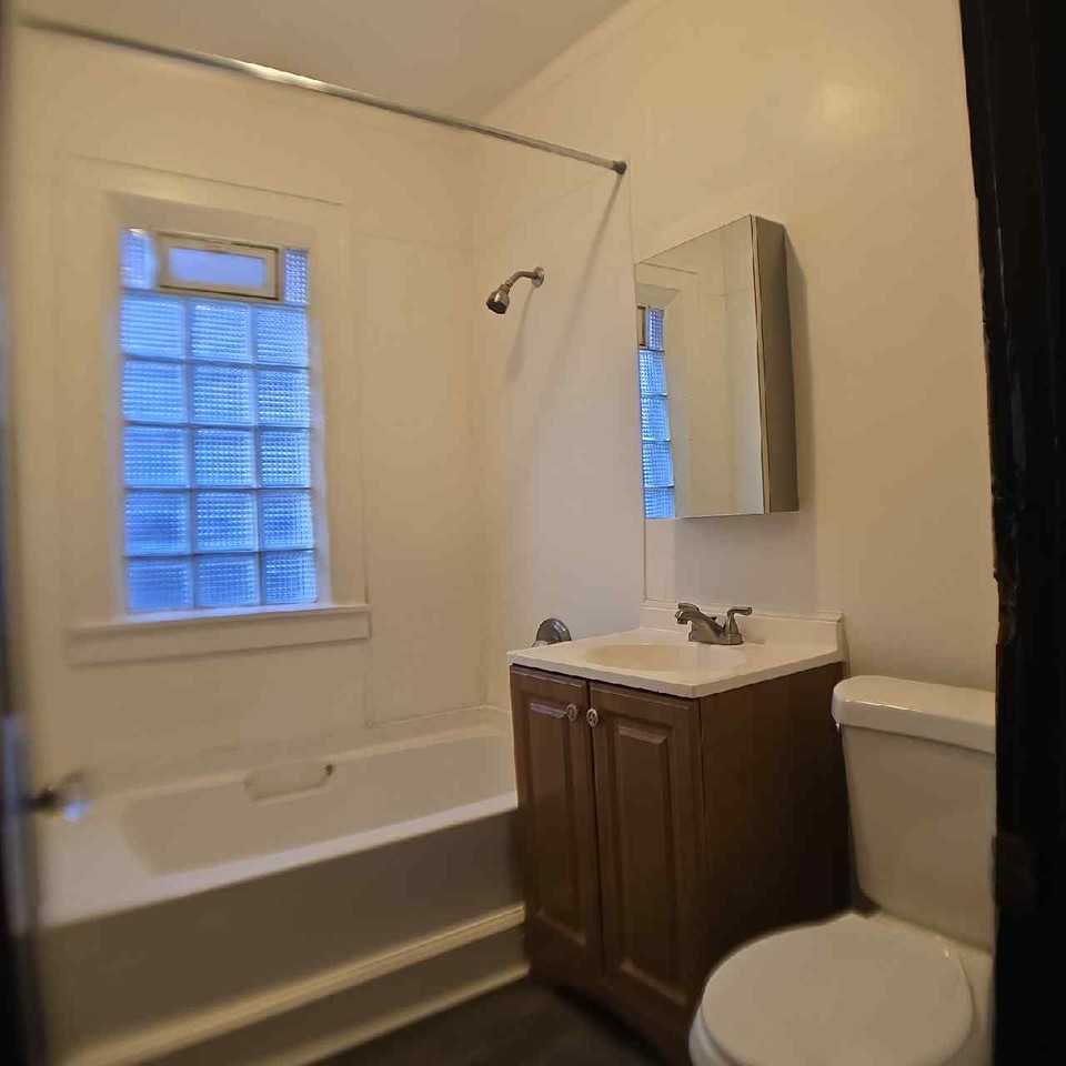 254 East Keefe Avenue #252 - Photo 7 of 8