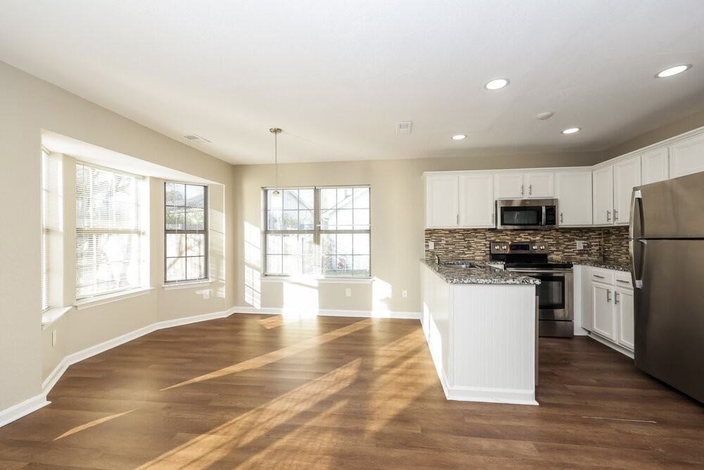 321 Cedar Park Cir - Photo 7 of 17