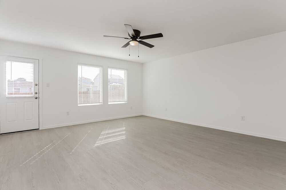 175 Amy Aly - Photo 4 of 16