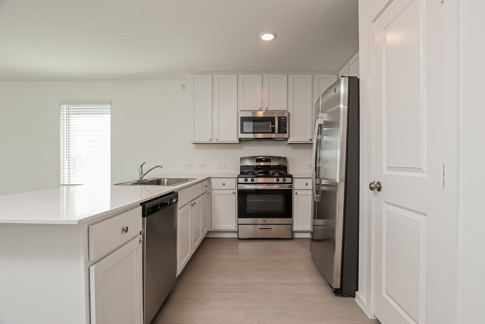 175 Amy Aly - Photo 7 of 16