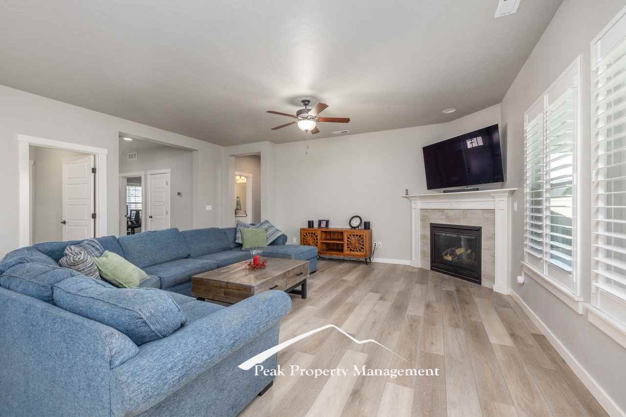 18272 North Wild Goose Avenue #1 - Photo 7 of 34