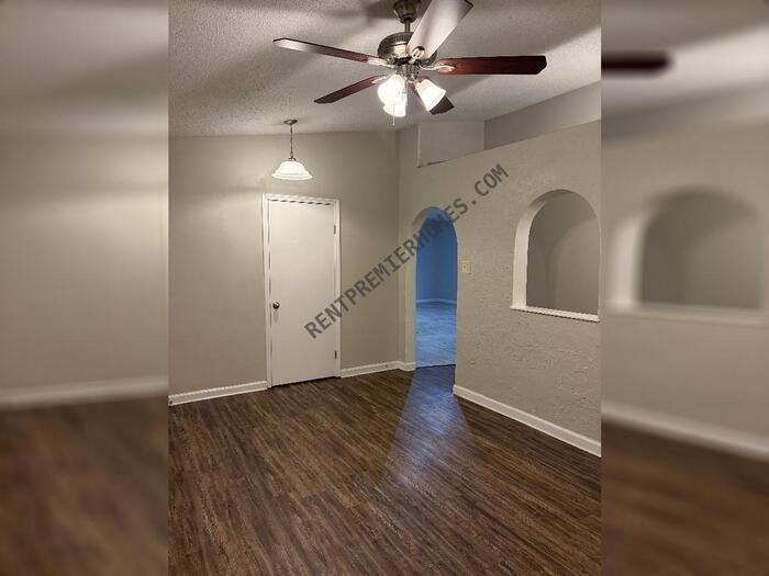 8403 Woodview Dr E - Photo 5 of 18