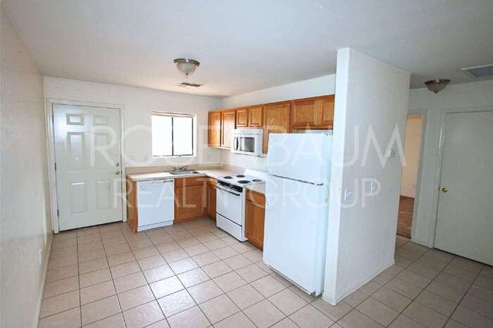 15588 S Yava Rd #B - Photo 3 of 10