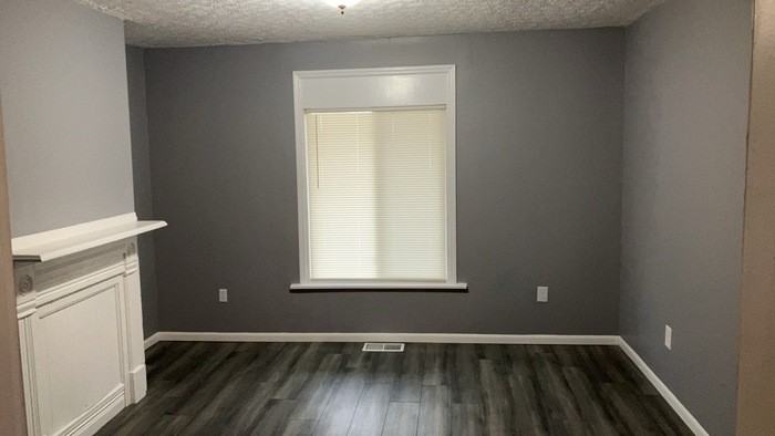 105 S Irwin St - Photo 6 of 37