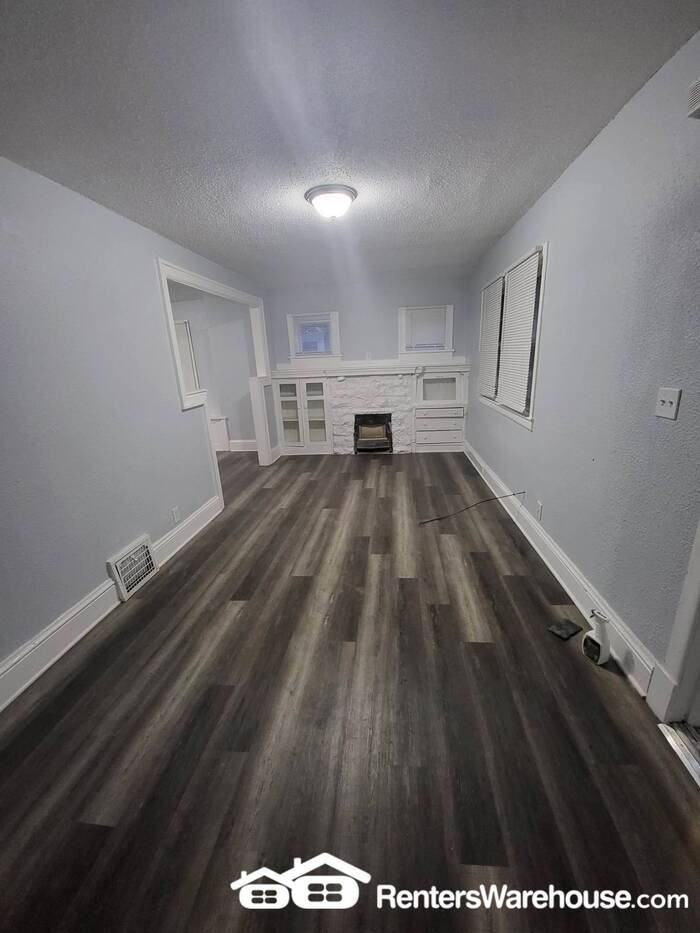 2533 Cypress Ave - Photo 2 of 12