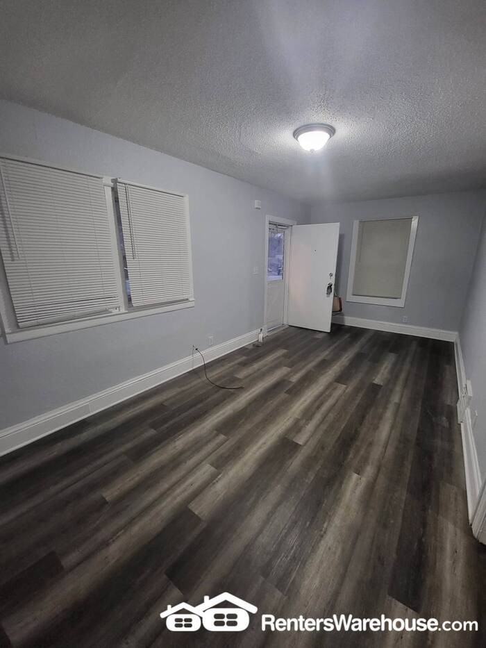 2533 Cypress Ave - Photo 4 of 12