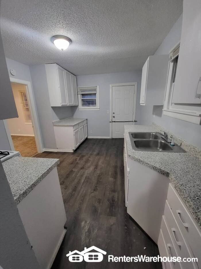 2533 Cypress Ave - Photo 6 of 12