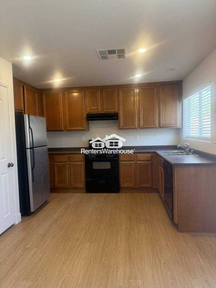 11852 Montclair Park Court - Photo 2 of 9