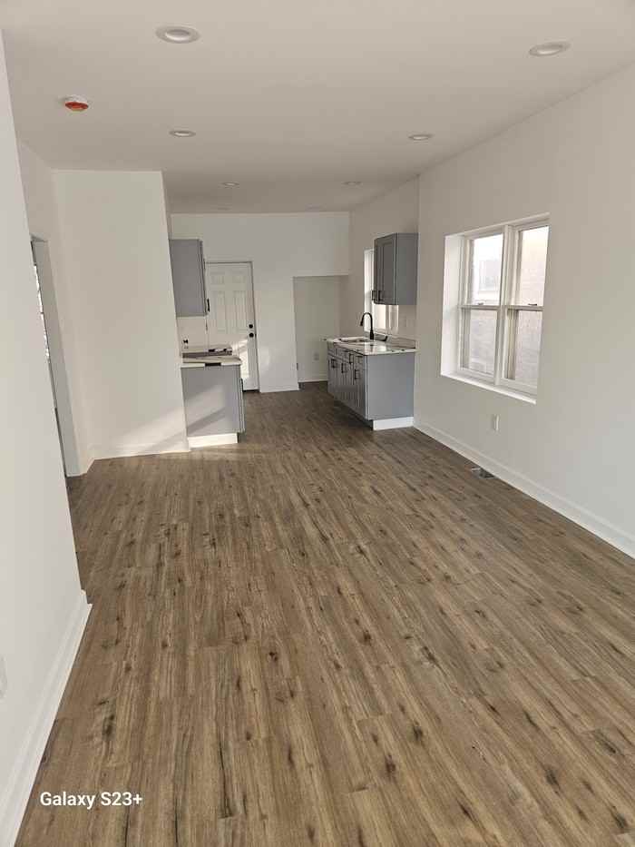 1064 Harrison St - Photo 3 of 12