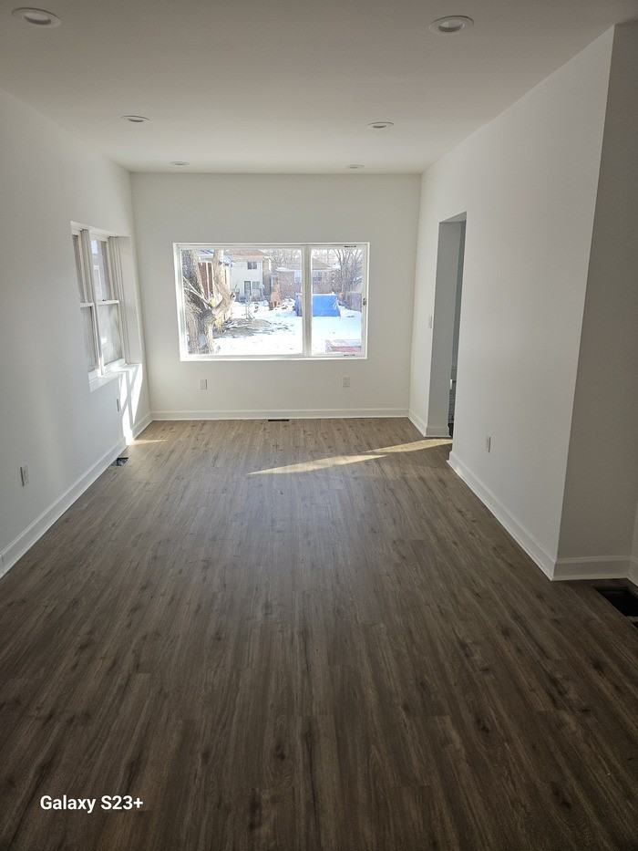 1064 Harrison St - Photo 4 of 12