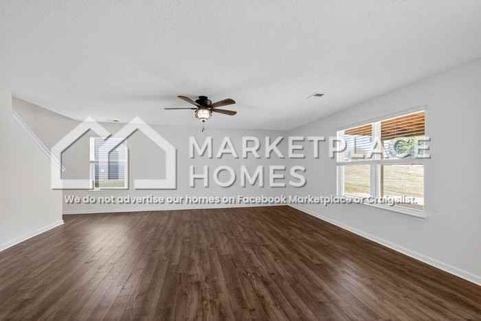 1067 Evan Ct - Photo 4 of 32