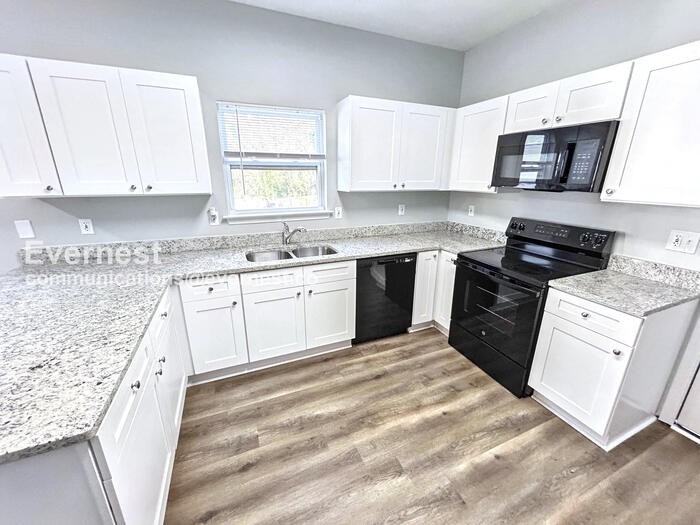 379 Yonkers Avenue Northwest - Photo 3 of 25