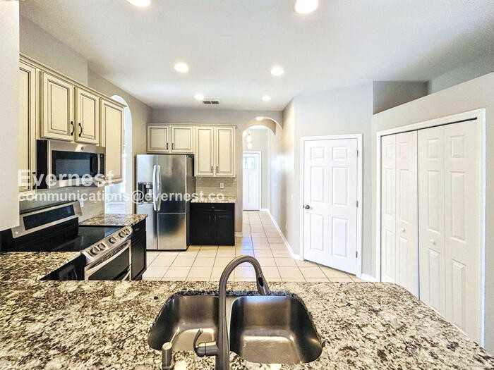 7709 Armonk Ln - Photo 3 of 31