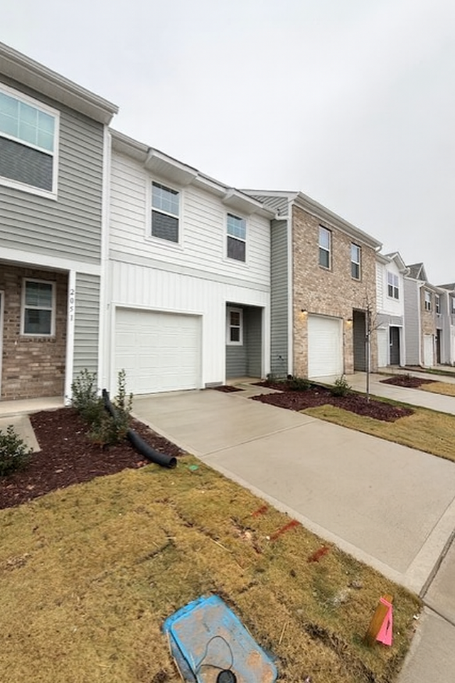 2053 Glen Crossing Drive - Photo 2 of 19