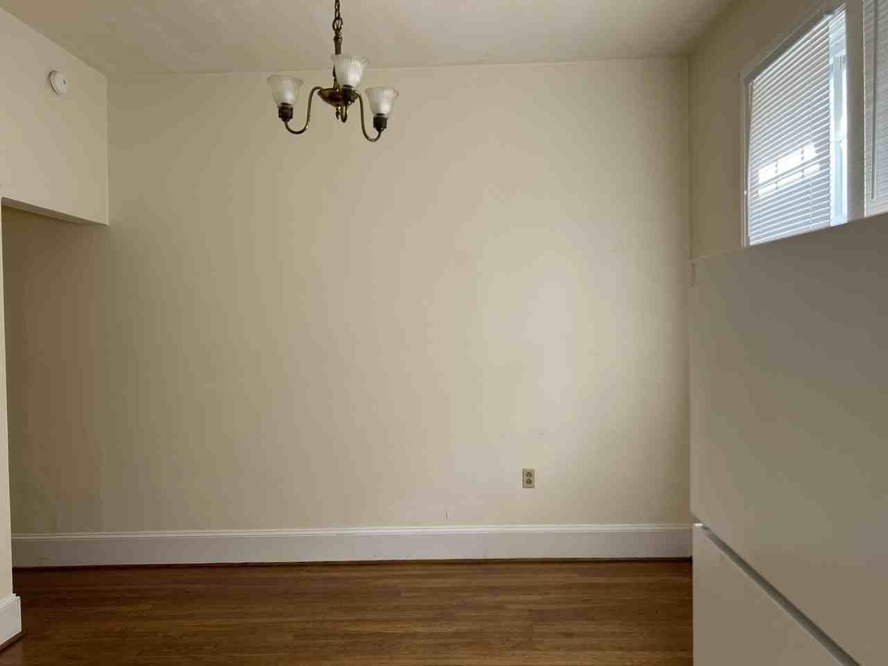 500 S Stewart St #1 - Photo 3 of 9