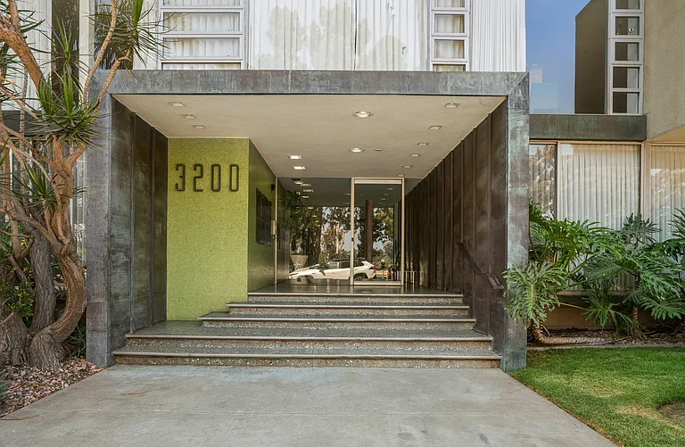 3200 6th Avenue #1 - Photo 2 of 18