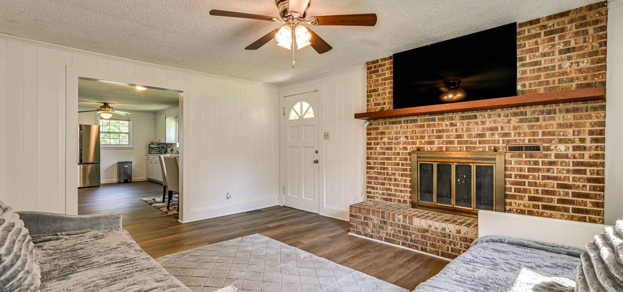 611 Austin Dr - Photo 3 of 50