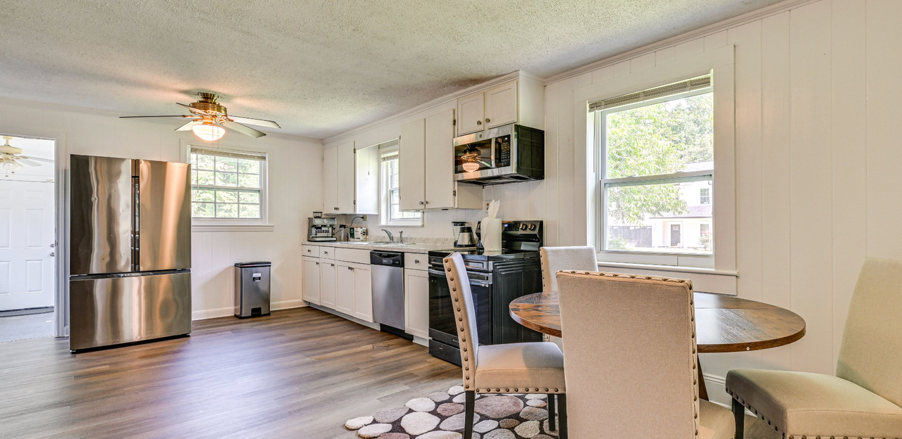 611 Austin Dr - Photo 4 of 50