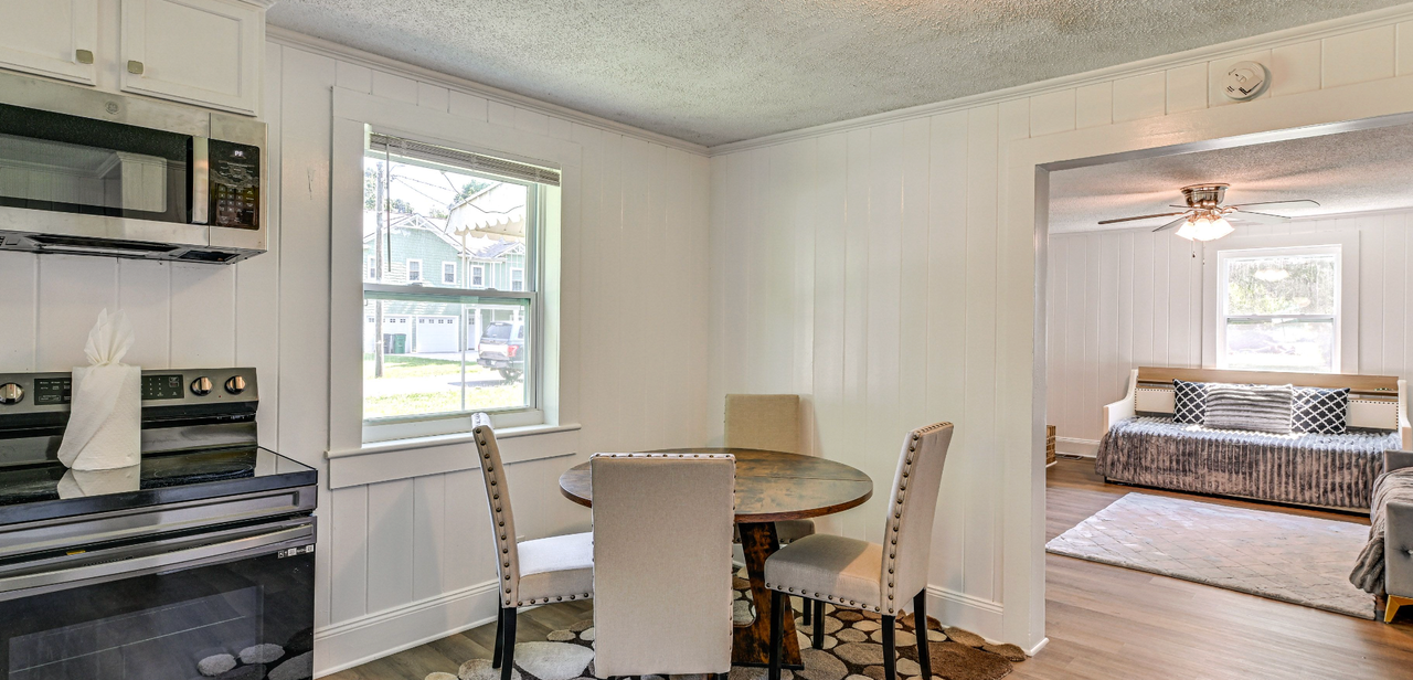 611 Austin Dr - Photo 6 of 50