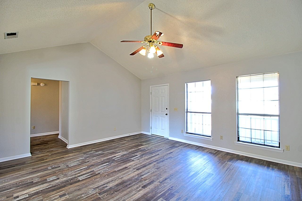 942 Gulfstream Rd #1 - Photo 4 of 38