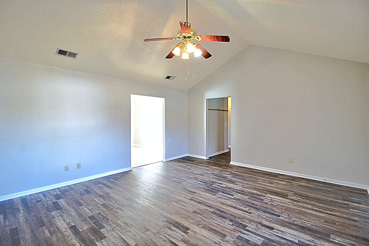 942 Gulfstream Rd #1 - Photo 5 of 38