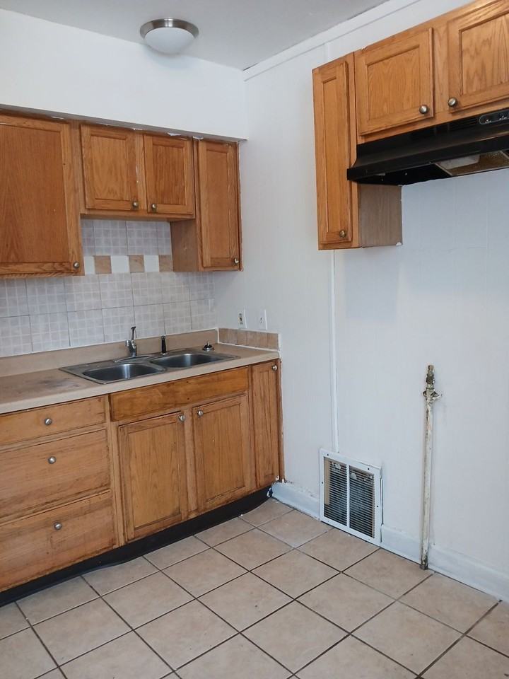 426 Howard Avenue #1 - Photo 4 of 6