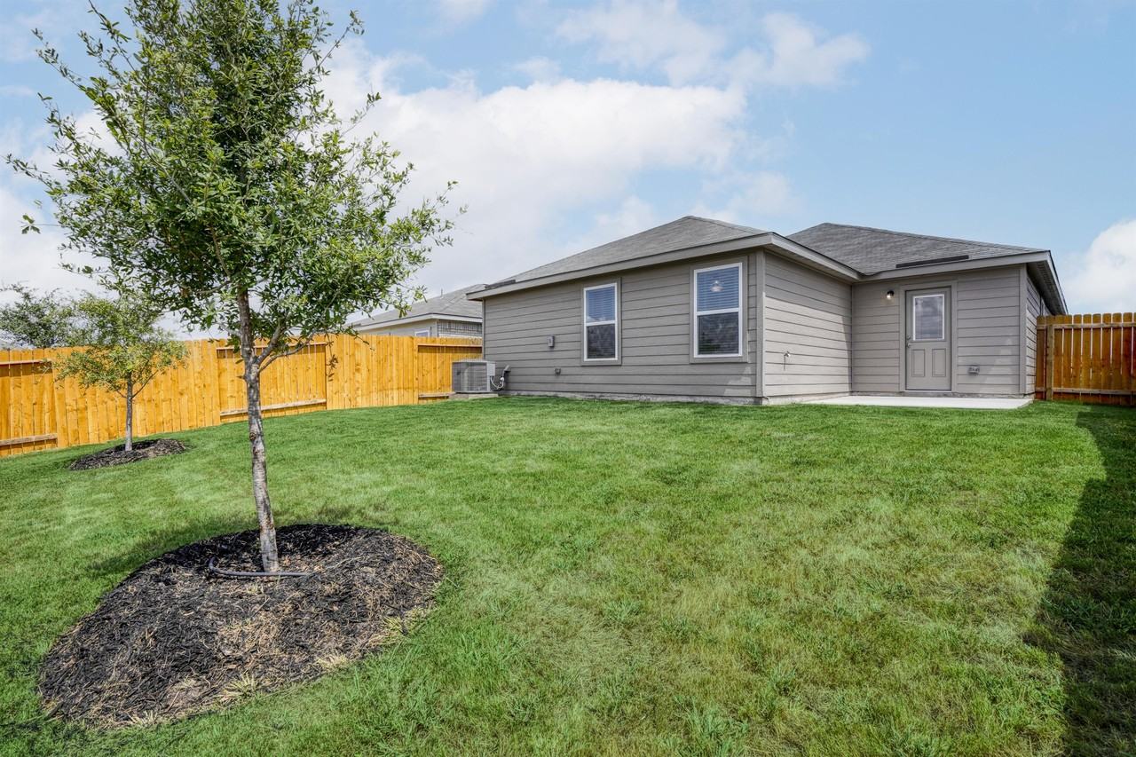 4414 Banting Crescent - Photo 2 of 22