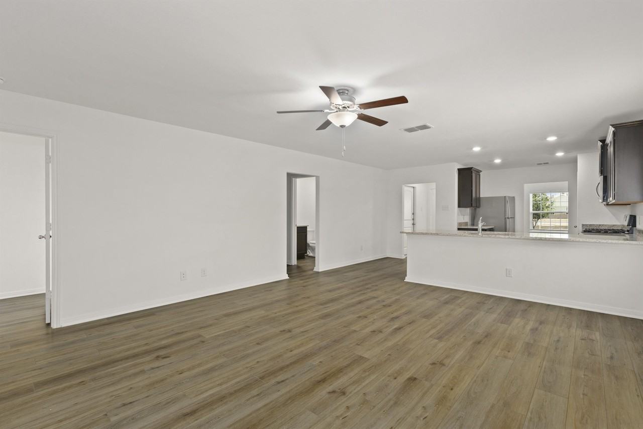 4414 Banting Crescent - Photo 4 of 22