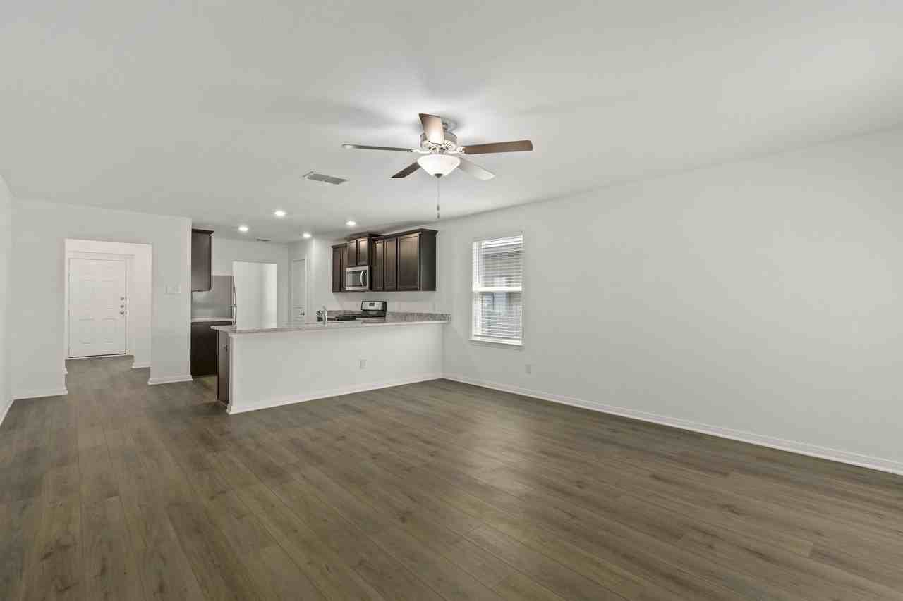 4414 Banting Crescent - Photo 5 of 22