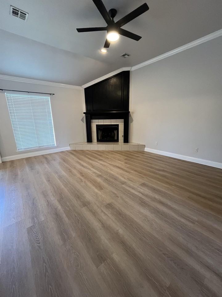 401 Whitehouse Circle #1 - Photo 2 of 10