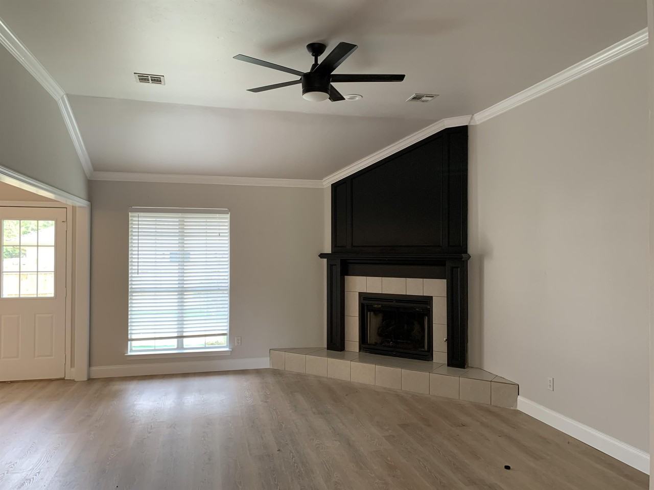 401 Whitehouse Circle #1 - Photo 4 of 10