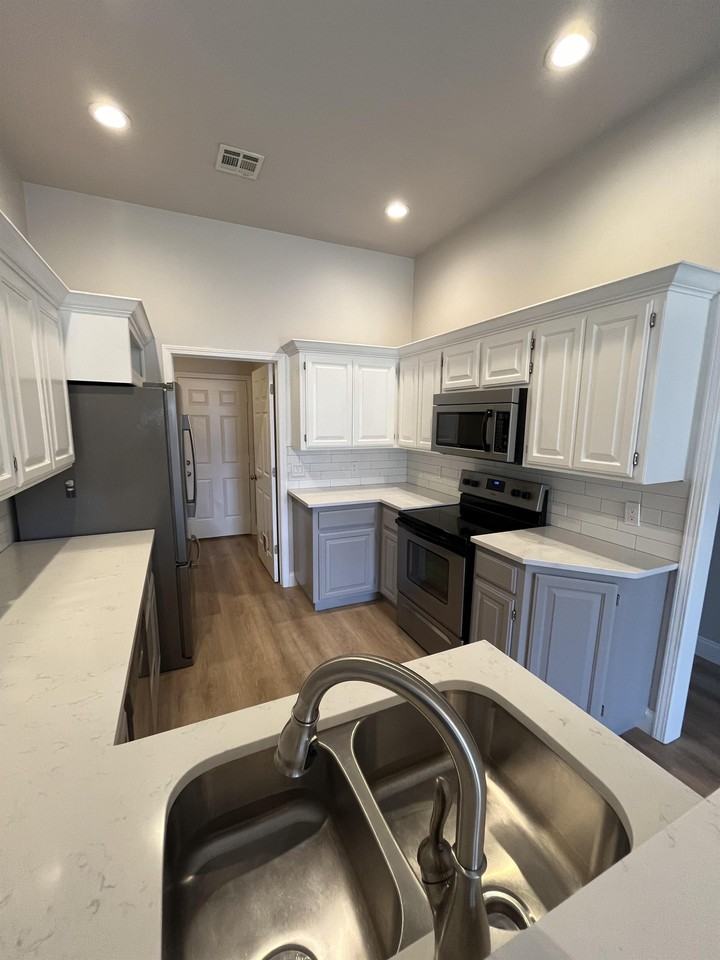 401 Whitehouse Circle #1 - Photo 5 of 10