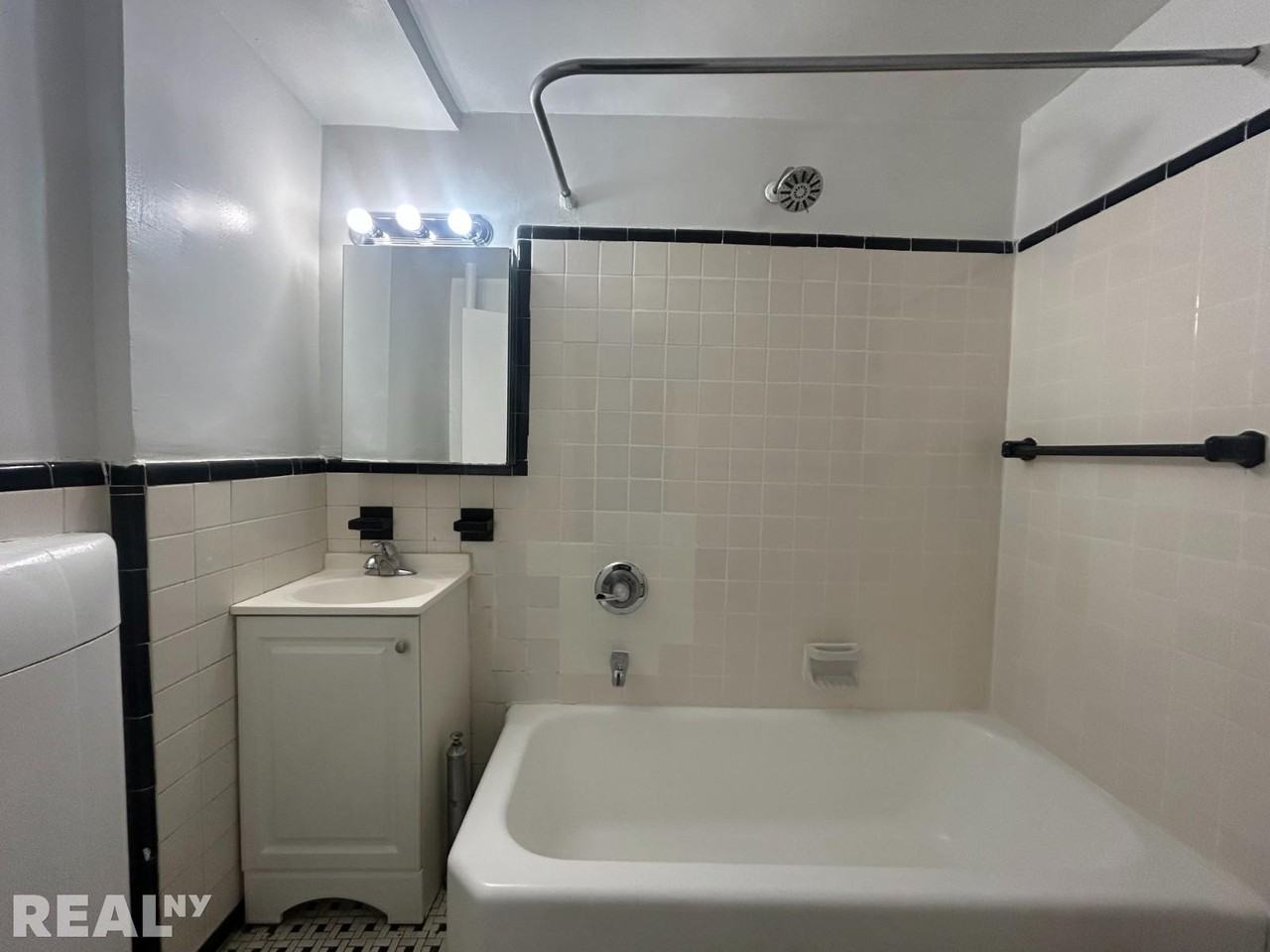 Grand Concourse #4C - Photo 5 of 5