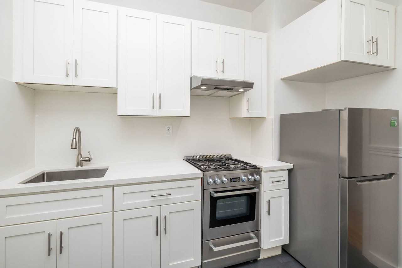 72 Gough - Photo 4 of 13