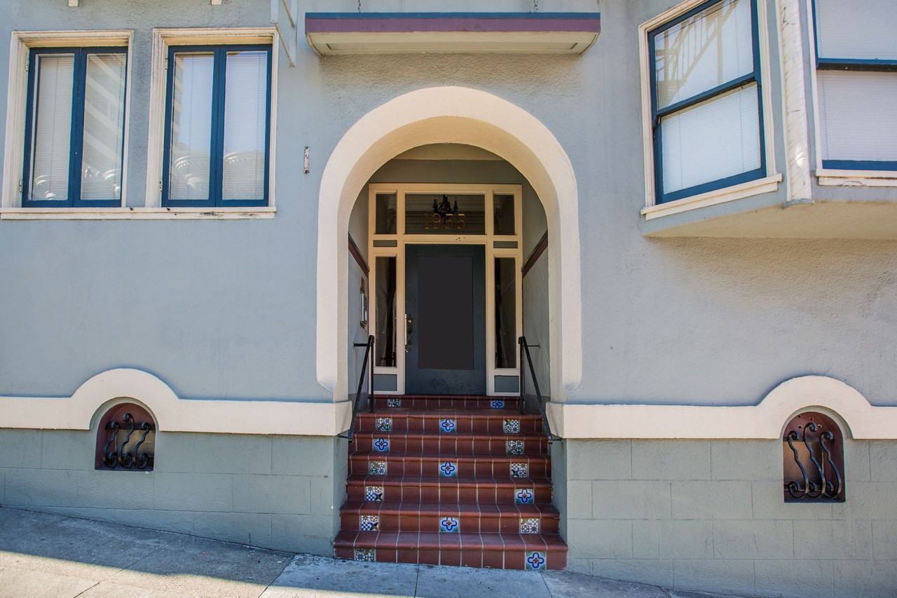 1955 Leavenworth - Photo 2 of 4