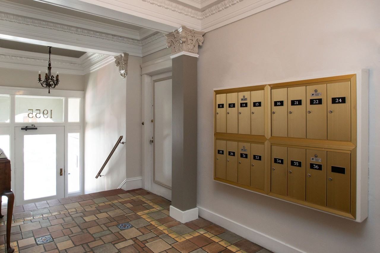 1955 Leavenworth - Photo 3 of 4