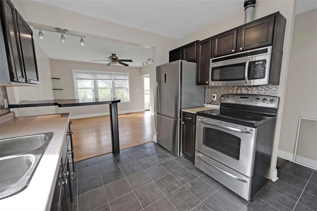 19 Saint Elmo Road - Photo 2 of 12