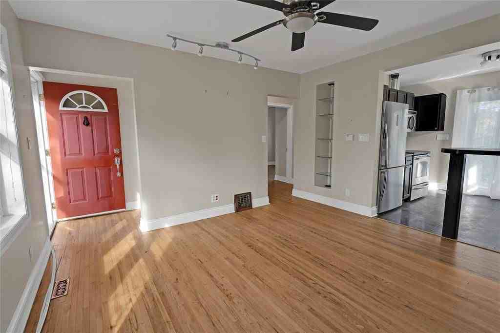 19 Saint Elmo Road - Photo 6 of 12