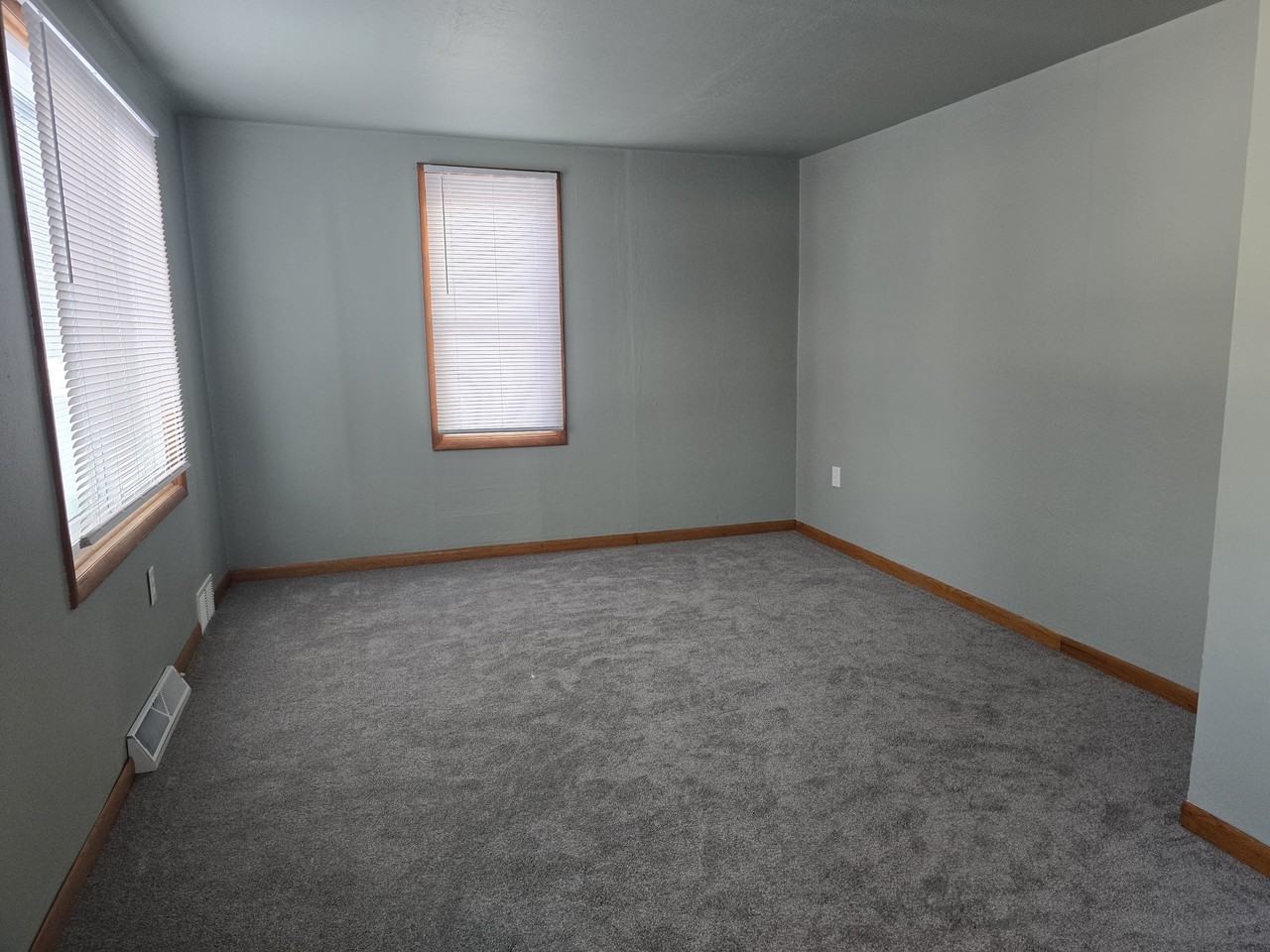 n5621 North Franklin Street #1 - Photo 6 of 21